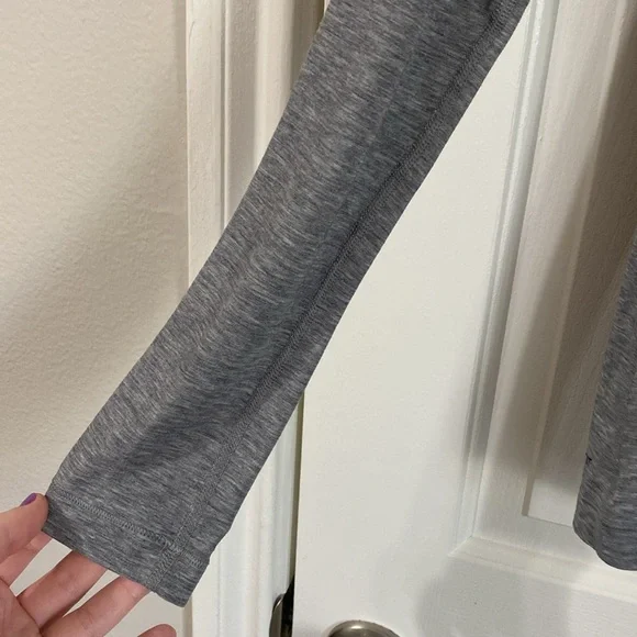 Nike long sleeve heathered grey dri-fit fitted athletic top - size large - Picture 4 of 8